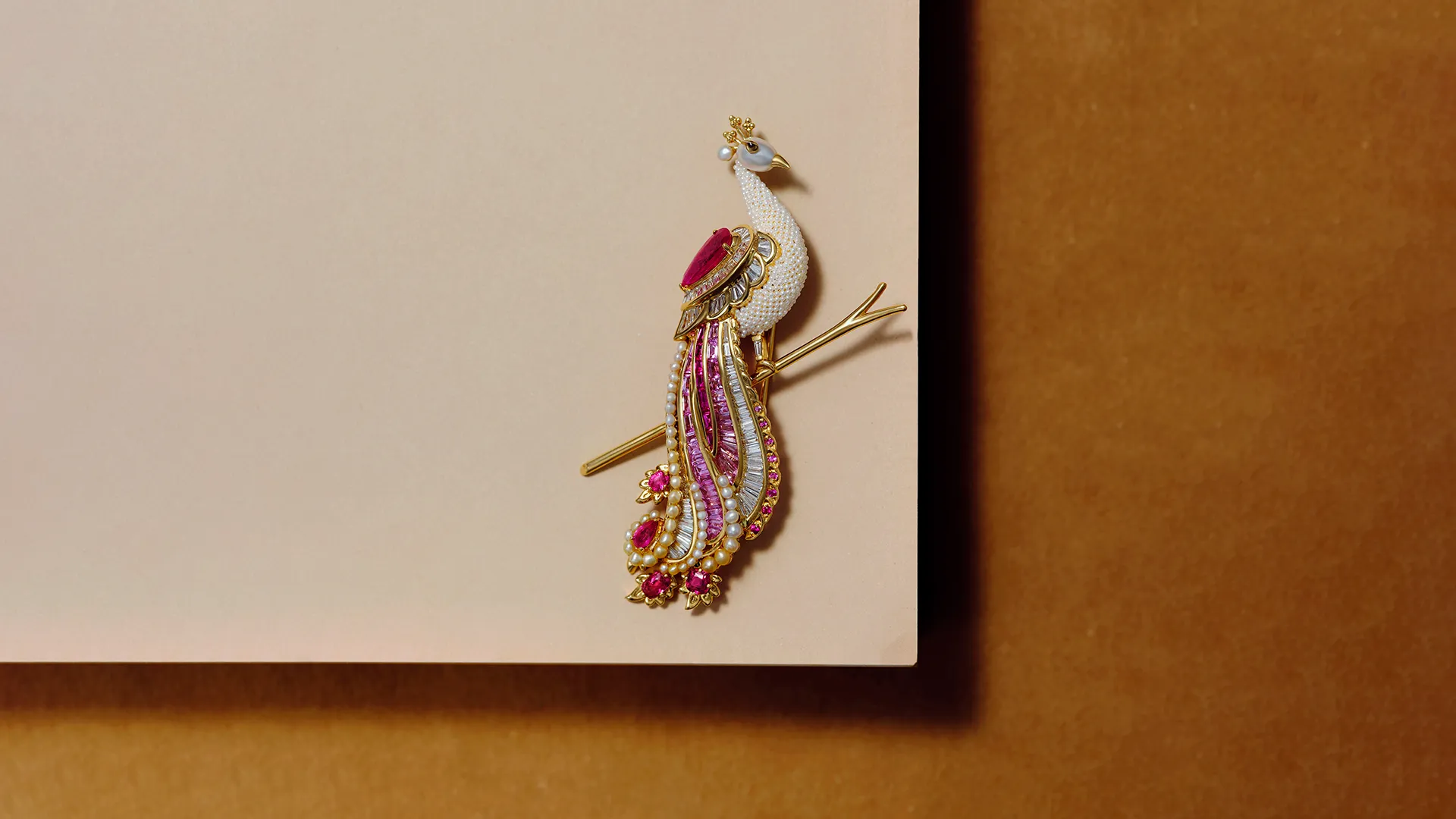 BROOCHES