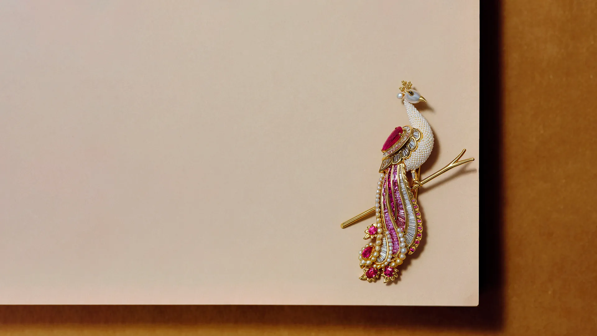 BROOCHES